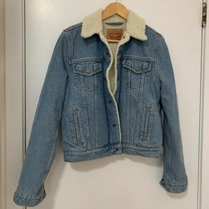 Levi’s sherpa trucker jacket - almost new!